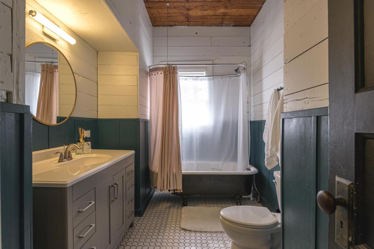 Restored 1930S Uptown Bungalow 2 Min. To Magnolia واكو المظهر الخارجي الصورة